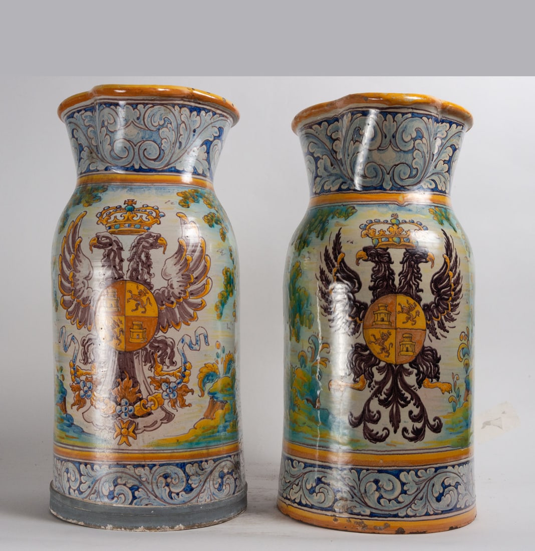 Pair of Talavera umbrella stands with heraldic shields, 19th - 20th century, Niveiro series (1 of 12)