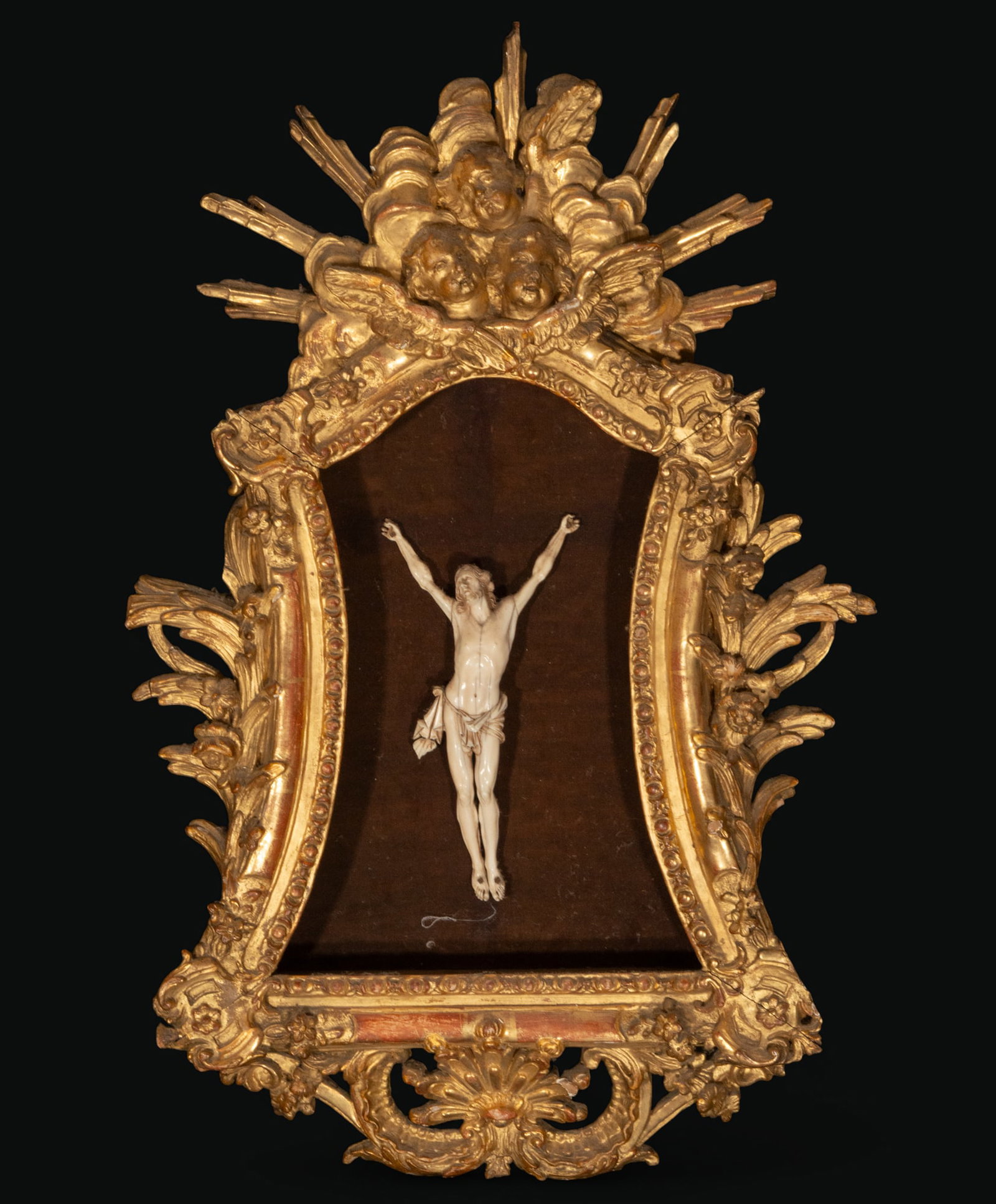 Large Italian Baroque Christ with original frame in Cornucopia, 18th century: Total measurements: 82 x 54 x 10 cm, Christ measurements: 24 x 14 x 4 cm