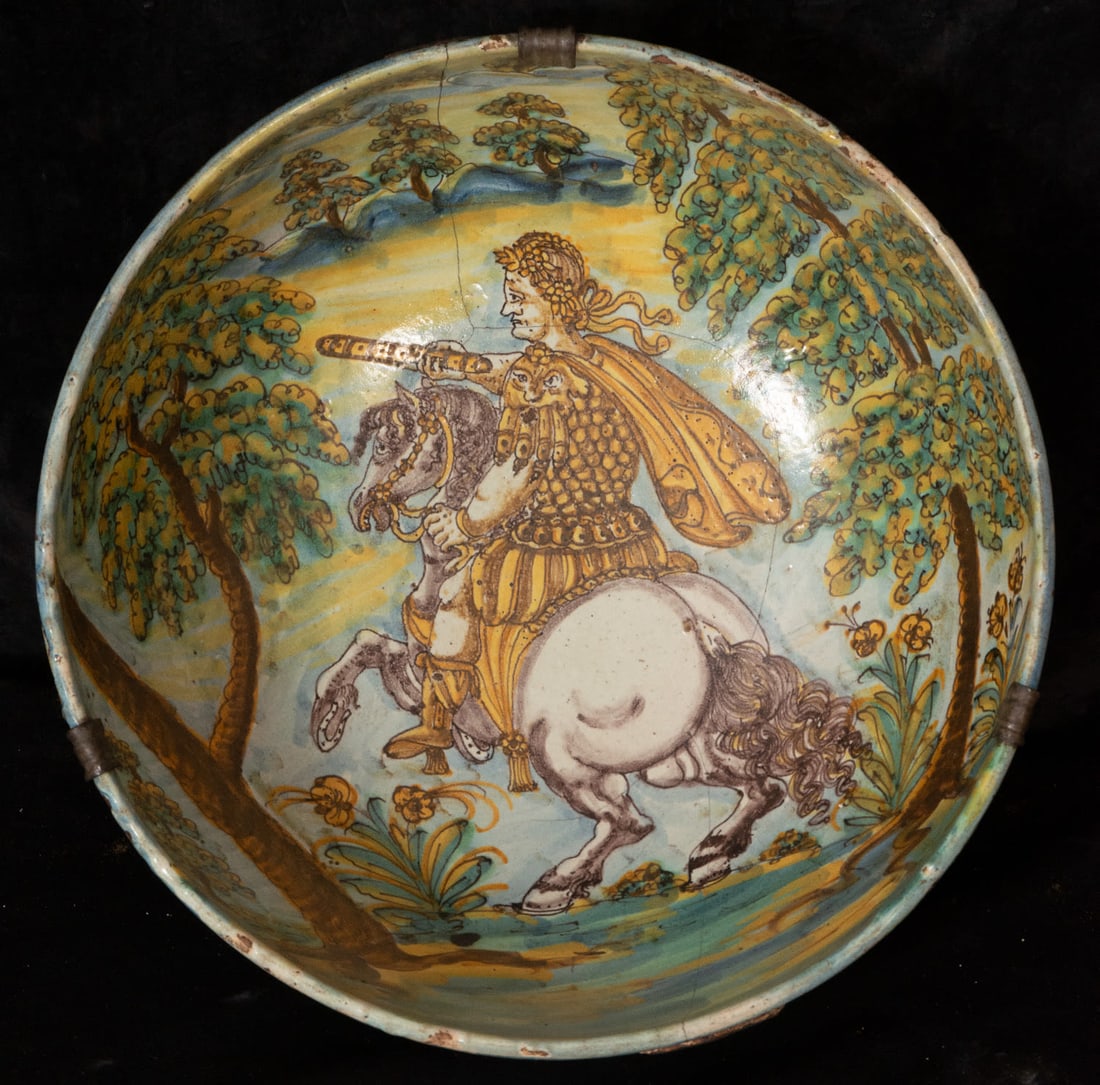 Large bowl from Talavera de la Reina with a rare motif of Julius Caesar on horseback, 17th century (1 of 3)