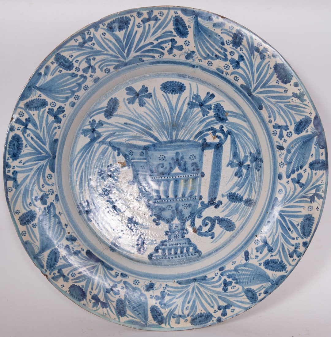 Large Talavera Ceramic Plate, 17th Century: Measurements: 7 x 38 x 38 cm
