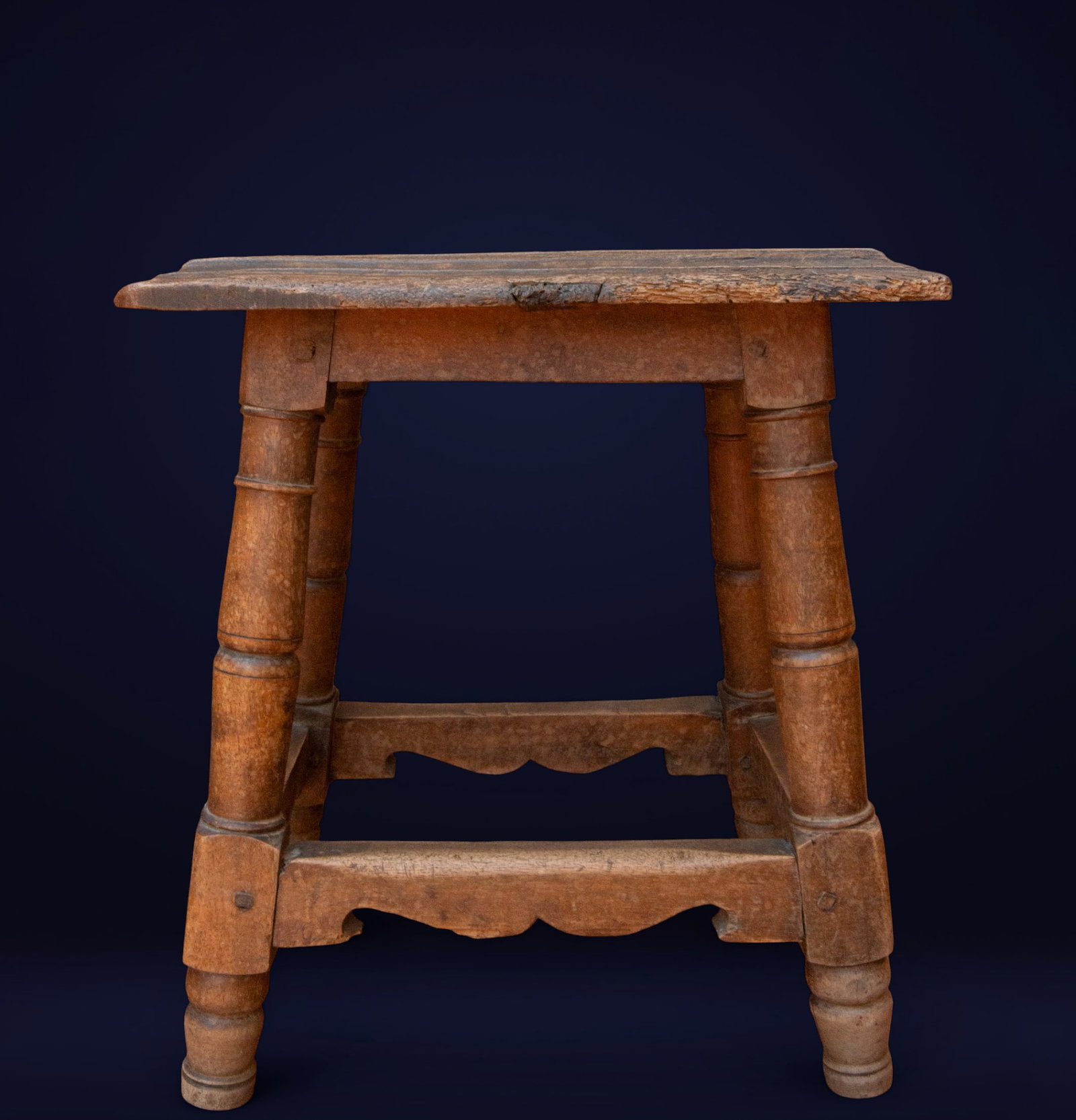 Chilean bench (17th century): Carved wood, Measurements 43 x 40 x 29 cm