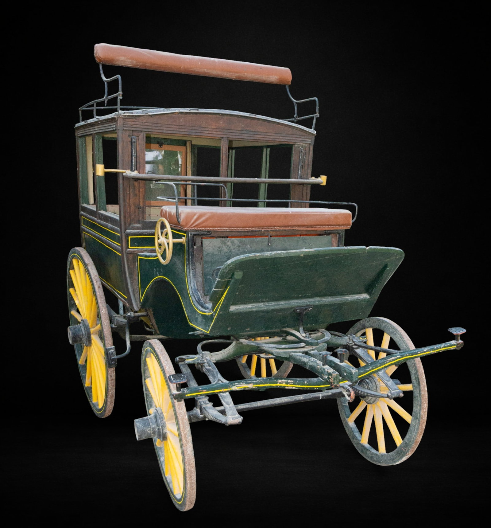 Passenger coach for eleven people with coachman and assistant, 19th century (1 of 8)