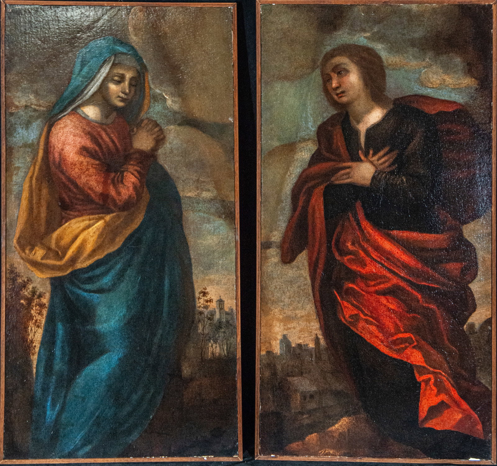 Pair of oil paintings depicting the Virgin and Saint John the Evangelist, Spanish school, 17th: Oil on canvas. Measurements 80 x 41 cm.