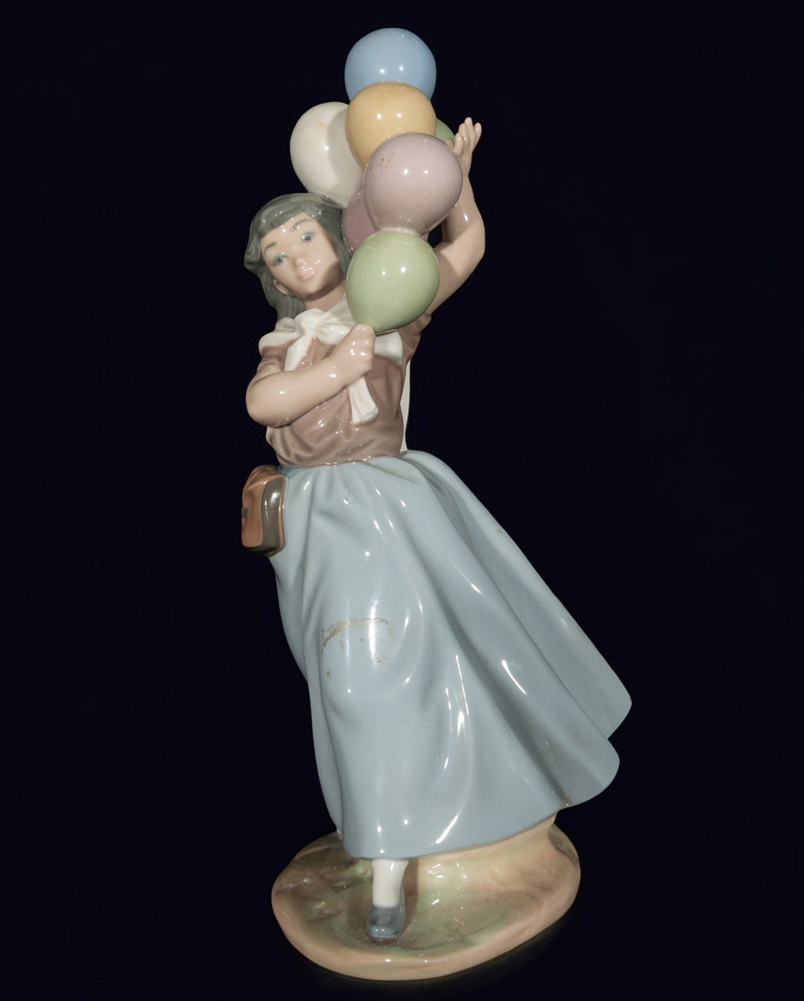 Lladró, Porcelain figurine of a girl with balloons (1 of 6)