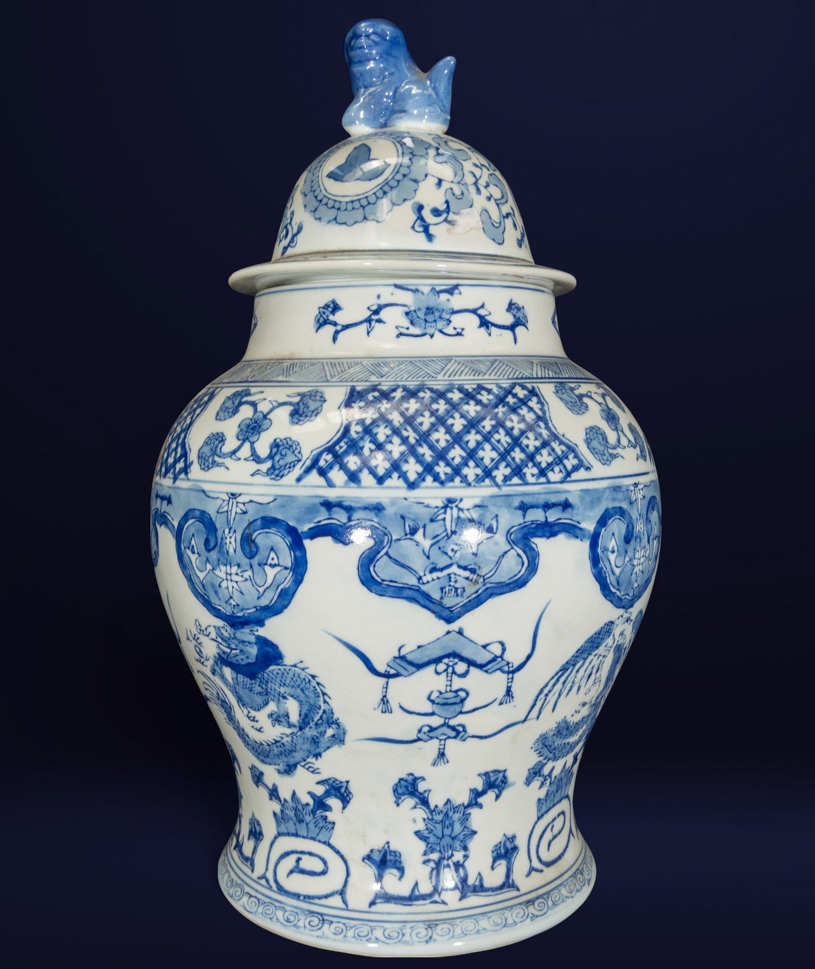 Large Chinese blue and white porcelain vase with lid. Chinese School. 19th century. (1 of 6)
