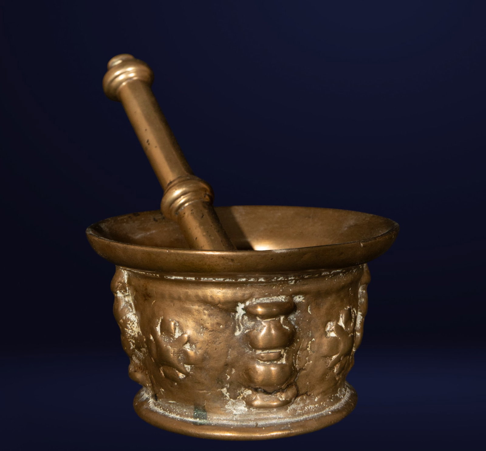 Bronze mortar and pestle. Spanish School. 17th century (1 of 4)
