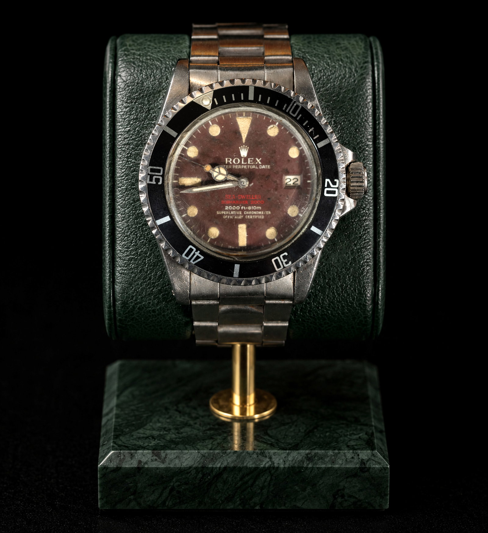 Exceptional Rolex Sea Dweller in steel from 1972: Ref. 1665, in steel, automatic movement, serial number 3025XXX, "Matching Numbers, " this 1972 Rolex Sea-Dweller reference 1665 is one of the most iconic dive watches in history, popularly known among