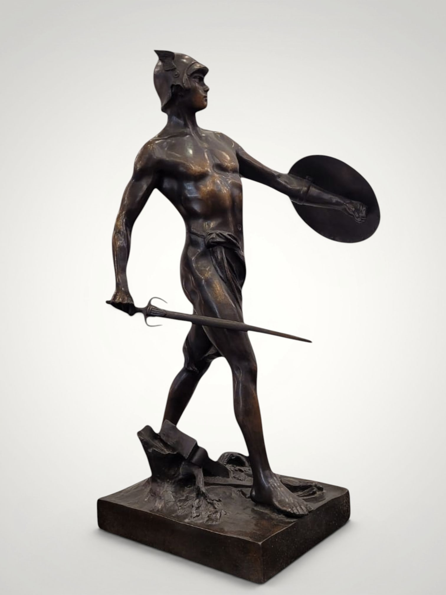 Large sculpture “Gallus Warrior??, bronze, signed Emile Picault, 19th century – France: Dimensions: 62 x 38 x 28 cm. Picault was a master of allegorical and patriotic themes; therefore, this figure represents pride and courage, personified in an ancient warrior who symbolizes the roots o