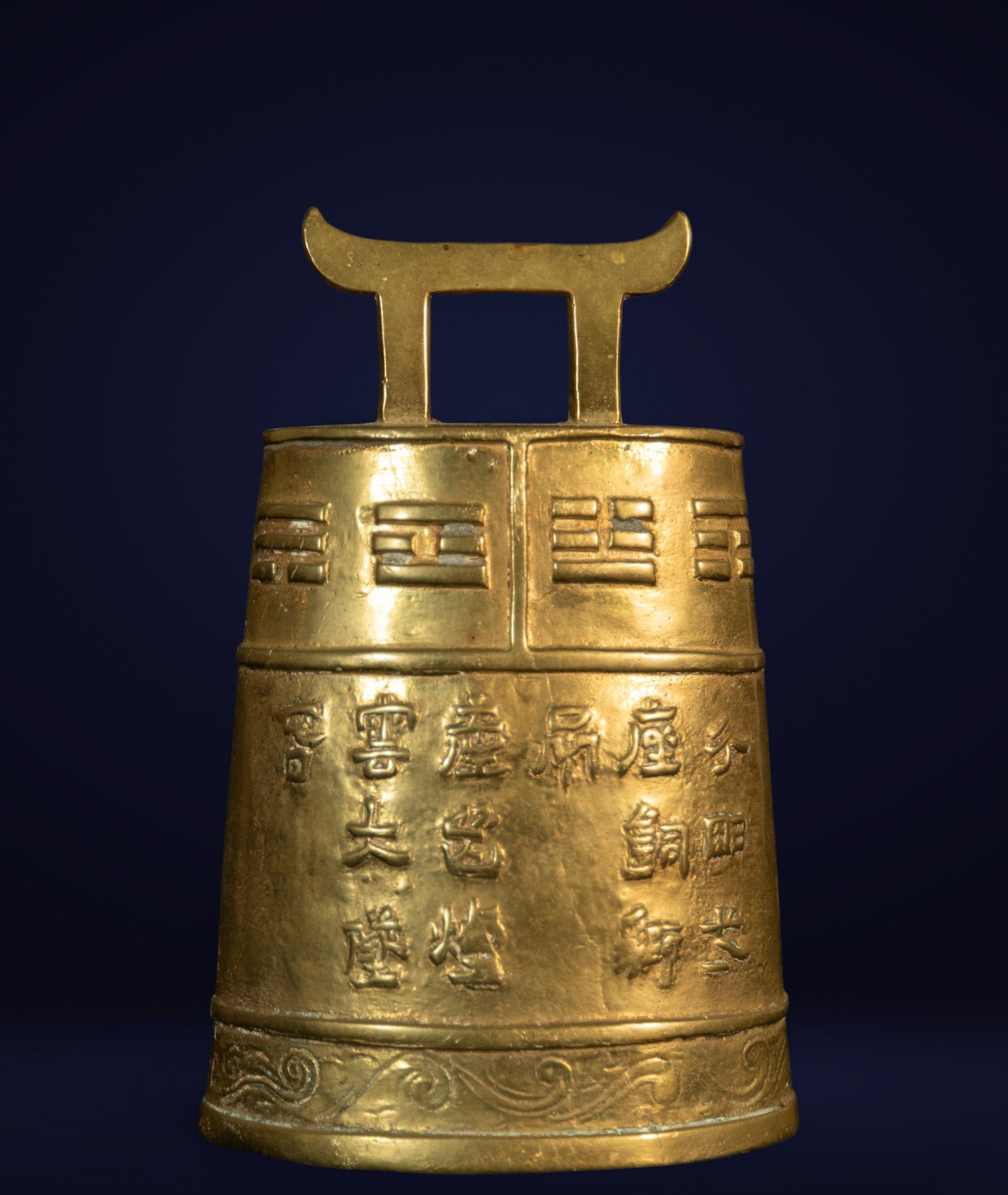 Chinese Qing Dynasty Buddhist Bell in Bronze, 19th Century: 19 x 20 x 12 cm