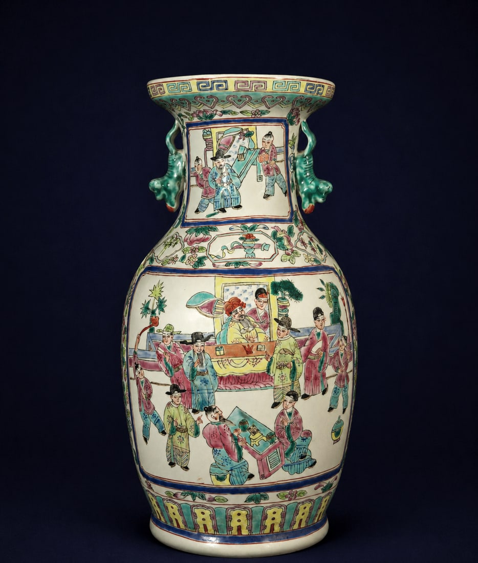 Rose Family Vase, 19th-20th Century Chinese Qing Dynasty: 38 cm x 20 x 20 cm