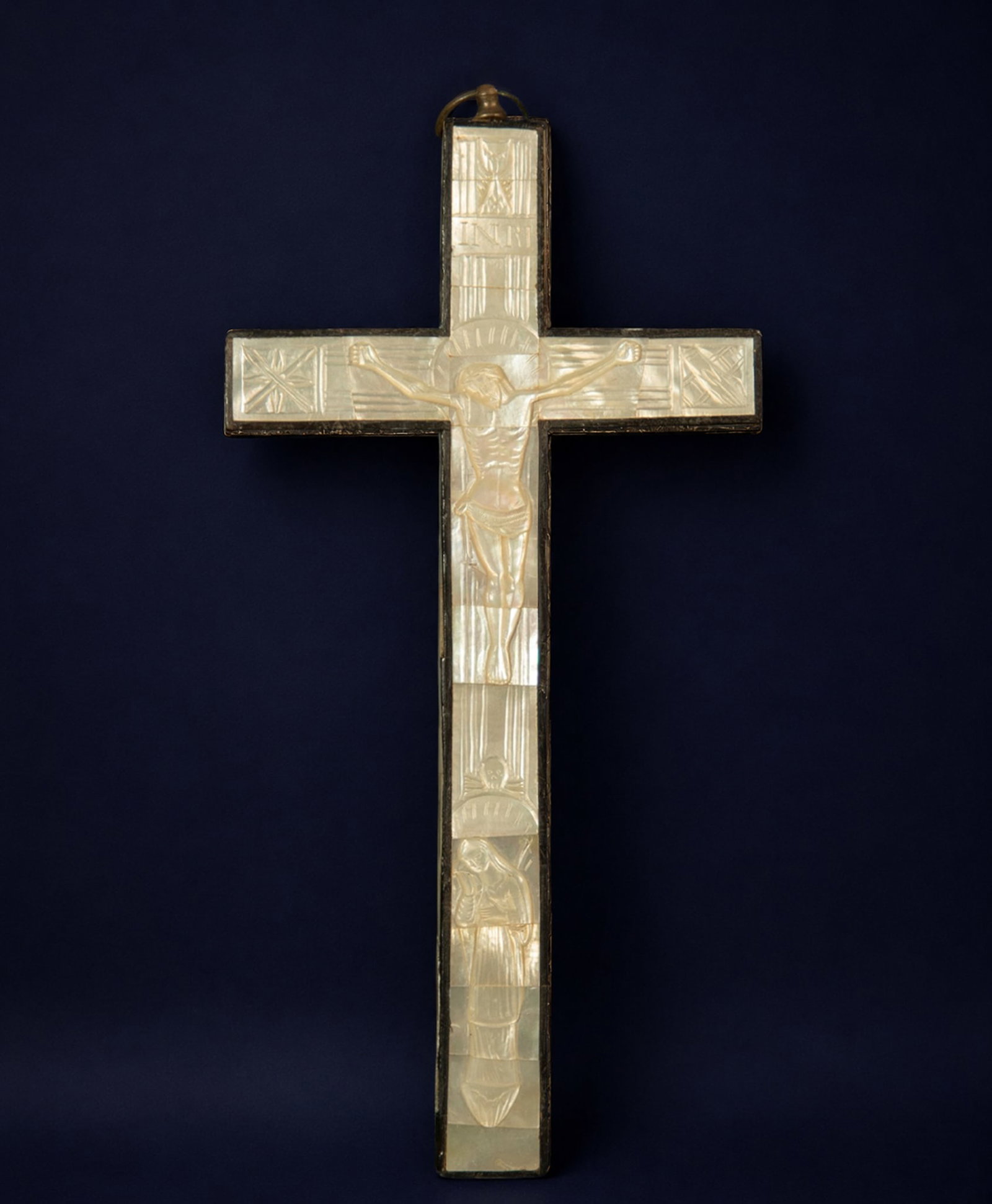 Beautiful Jerusalem Cross in mother-of-pearl from the 19th century: Measurements: 26 x 12 cm
