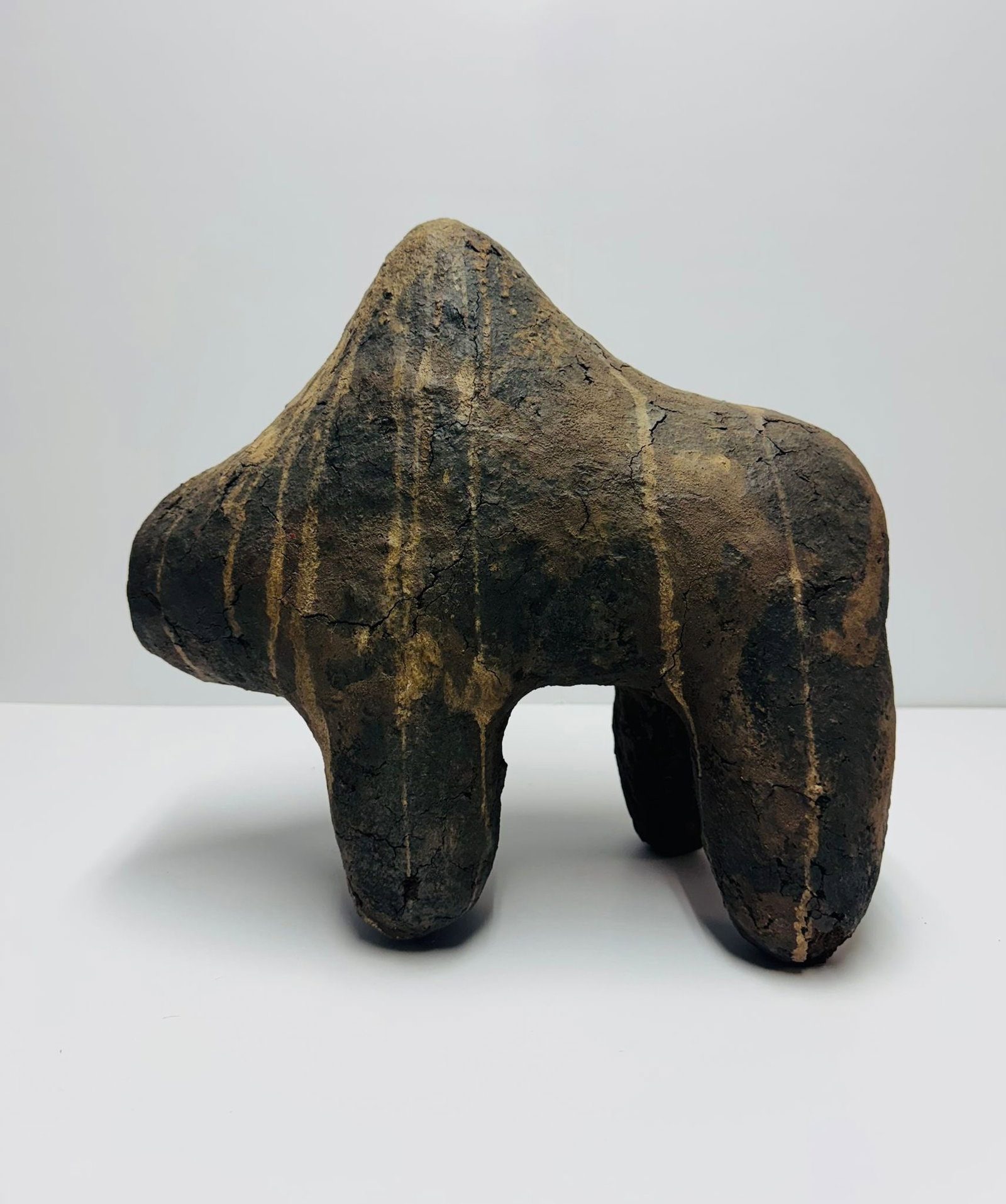 Boli fetish. Bambara Mali: Mali. Wooden frame and organic covering. Sacrificial patina. 20th century. 37 × 36 cm