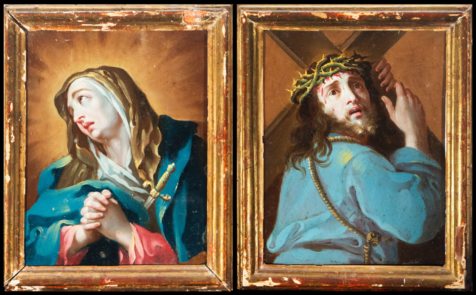 VENETIAN OR NEAPOLITAN MASTER - Pair of devotional copper plates depicting the Virgin of Sorrows and: Oil on copper. Dimensions 23 x 17 cm; 28 x 21 cm with frame. A pair of small devotional compositions conceived as images of intense spiritual contemplation, centered on the Virgin of Sorrows and Chris