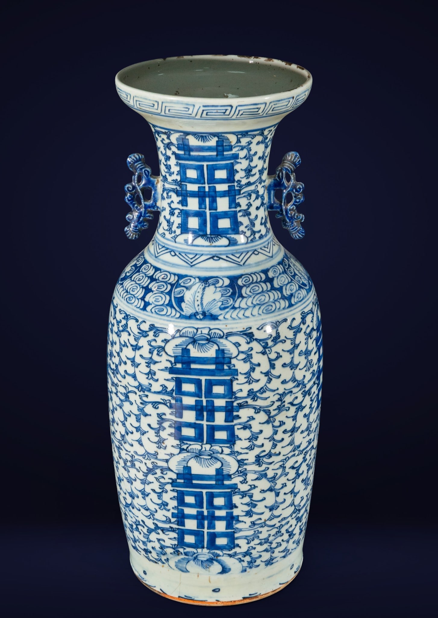 Chinese porcelain vase, Oriental Art, 19th-20th Century: Underglaze blue porcelain. Dimensions: 58 x 23 x 23 cm. Vase with a stylized globular body and flared neck, decorated with intricate ornamental motifs of Chinese tradition executed in cobalt blue on a