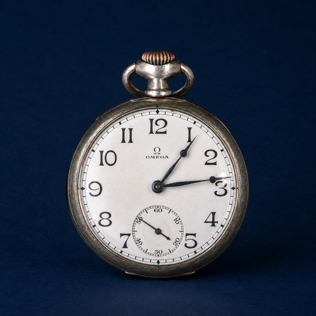 Omega pocket watch, Swiss School, 20th century: Silver-plated metal and enamel. Dimensions: 7 x 4 x 1.5 cm. Omega pocket watch with a white enamel dial, Arabic numerals, and a subdial seconds hand. It features a clean, functional design characteris