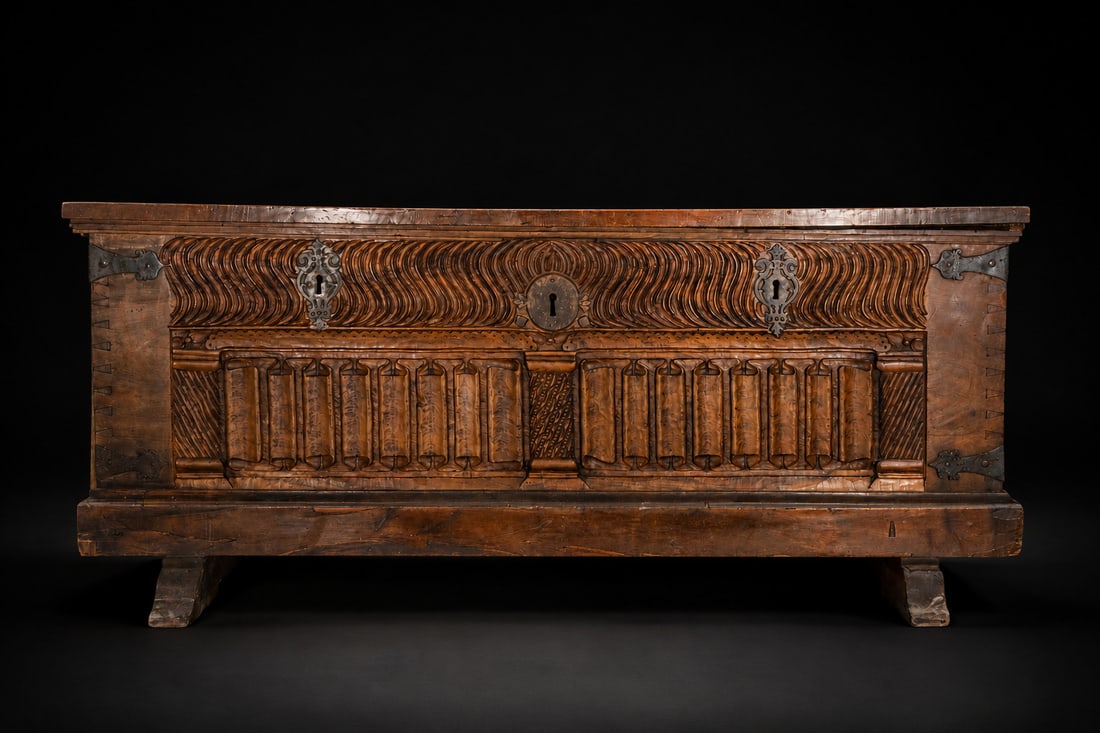 Castilian chest with napkin decoration, Spanish School, 17th Century (1 of 4)