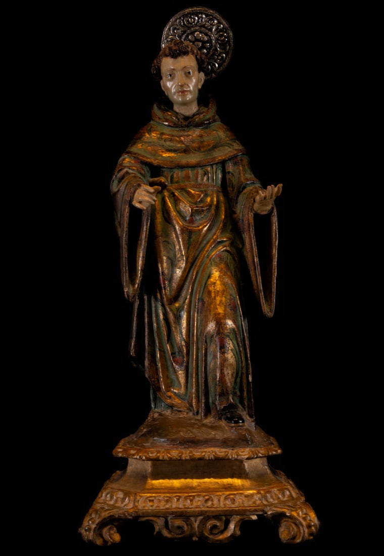 Sculpture of Saint Anthony of Padua, Castilian school, 17th century: Woodcarving. It is deduced that in his hands he would have carried a book and the Child Jesus, the two most representative attributes of him. Measurements: 71 x 31 x 26 cm.