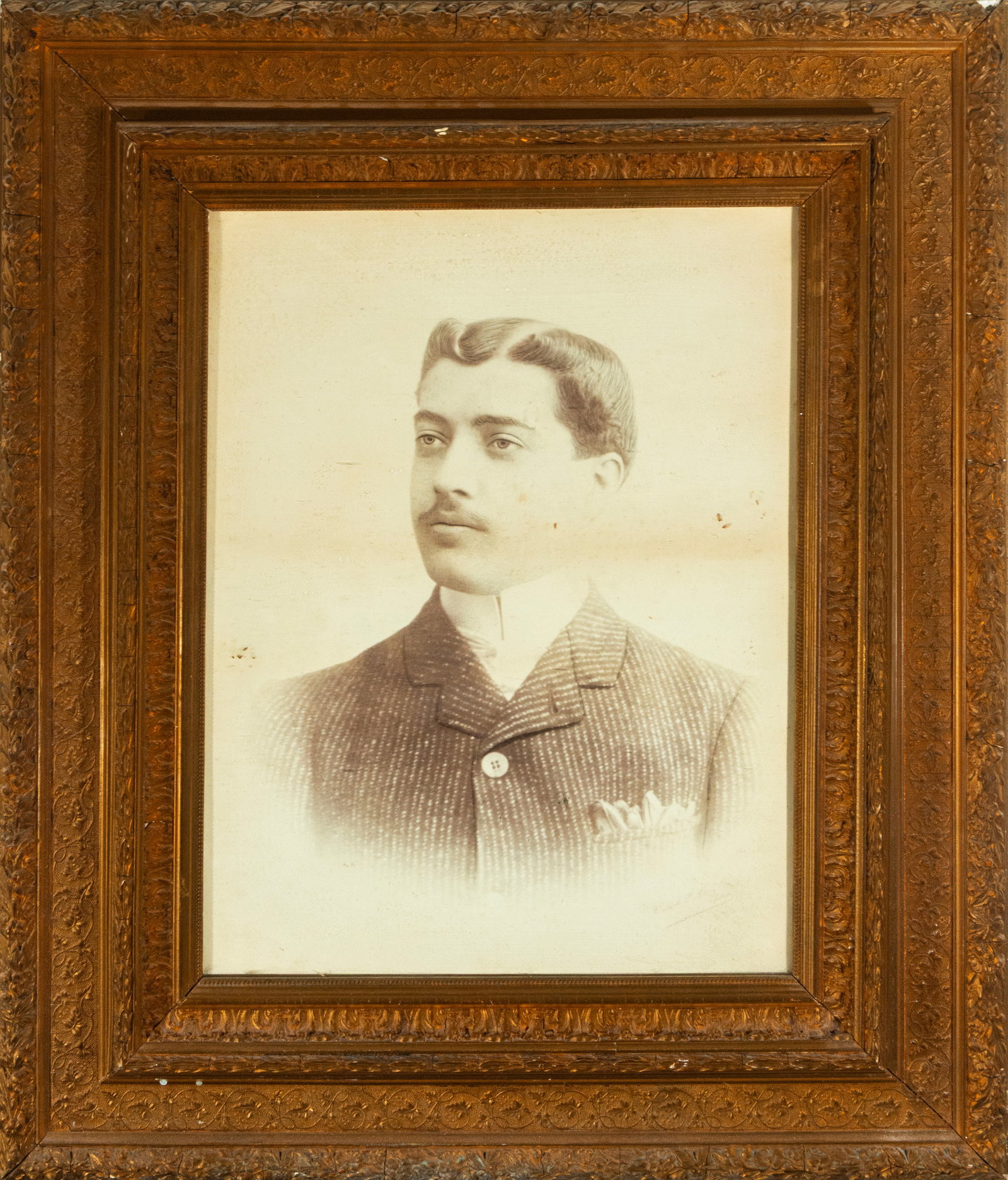19th century frame with photograph inside: Measurements: 54 cm x 40 cm and 81 cm x 66 cm