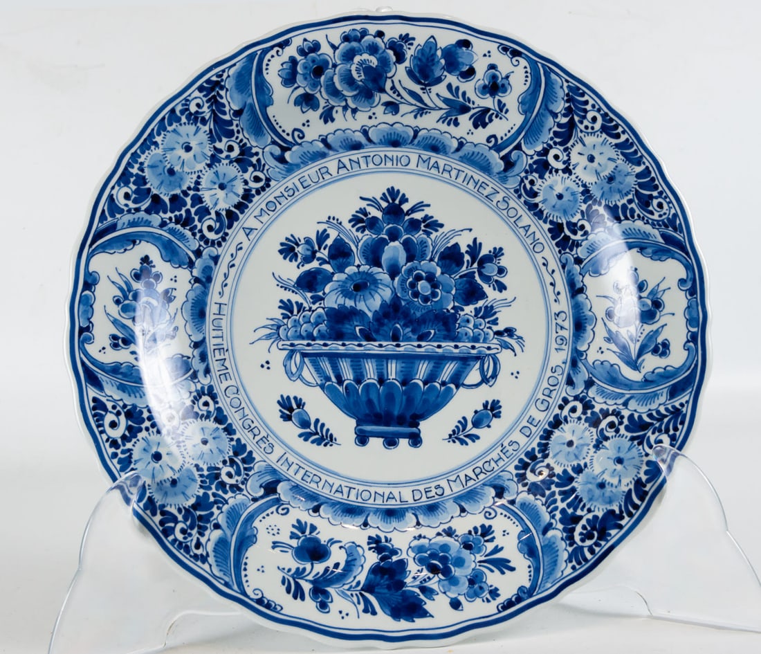 Delft ceramic plate, 20th century: Measures 4 x 30 x 30 cm