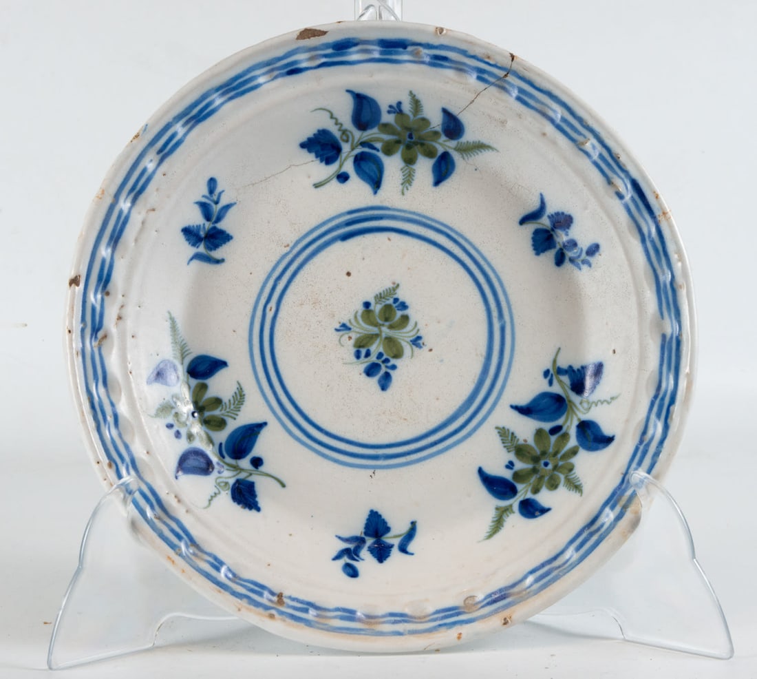 Ceramic plate from Manises, 20th century: Measures 4 x 30 x 30 cm