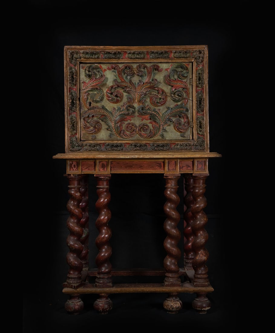 Important Mexican Colonial Cabinet in Polychrome Wood, New Spanish work from the 17th - 18th century: With six finely polychrome interior drawers. Cabinet measures: 53 x 70 x 41 cm. Measurements with table: 128 x 78 x 46 cm