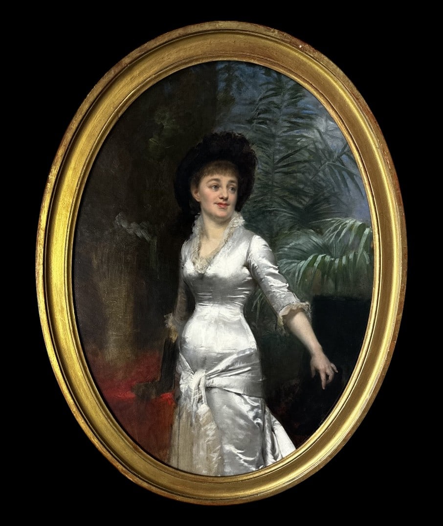 19TH CENTURY FRENCH SCHOOL - Portrait of a young woman from the Belle Époque: Oil on oval canvas. Dimensions: 80 x 59 cm. Portrait of an elegant young woman depicted against a backdrop of vegetation, probably in a greenhouse or winter garden, a setting particularly favored in b