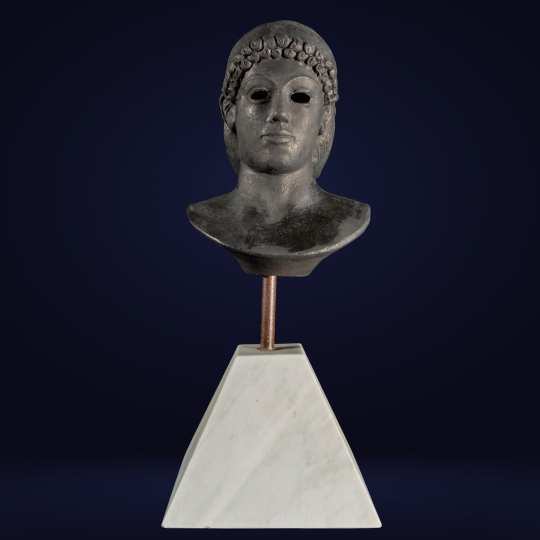 Terracotta head according to classical Hellenistic models with a pyramid-shaped marble base, 20th (1 of 5)