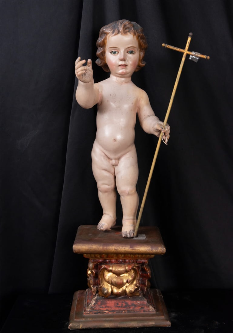 Wooden sculpture of San Juanito, school of Luís Salvador Carmona, 18th century: Wood carving sculpture of San Juanito carrying the cross and mounted on a period pedestal. Child measurements: 45 x 19 x 18 cm. Total measurements: 64 x 28 x 19 cm.