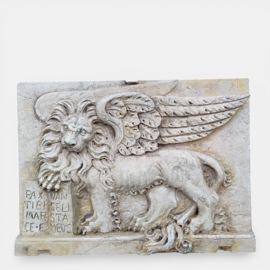 High relief in marble with the lion of Saint Mark, Italy, 20th century: Carved marble. Dimensions: 76 x 55 x 6 cm. An important high relief in marble depicting the Lion of Saint Mark, the quintessential symbol of the Most Serene Republic of Venice, shown with an open book