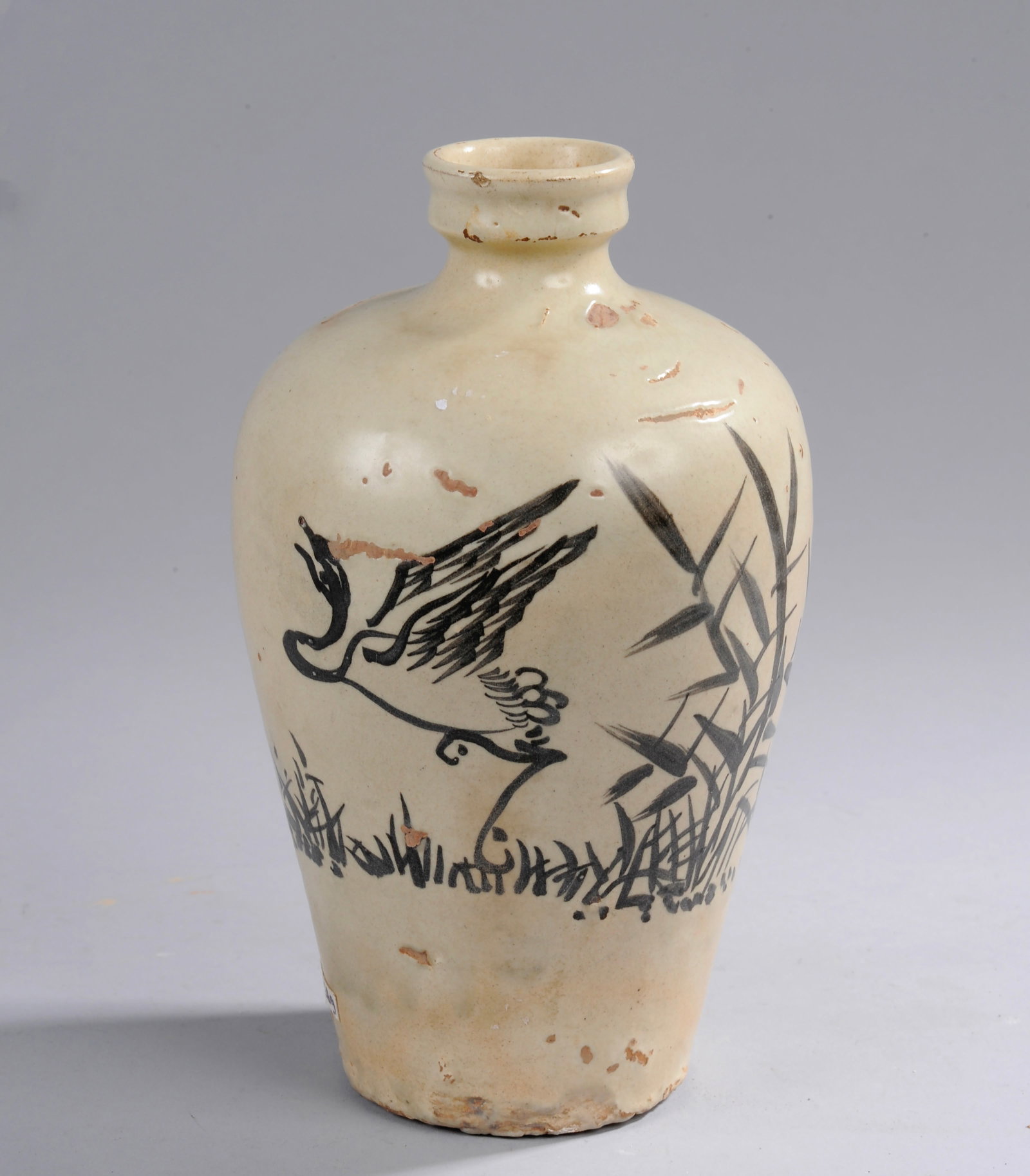 Meiping Cizhu vase decorated with a wading bird taking flight (1 of 2)