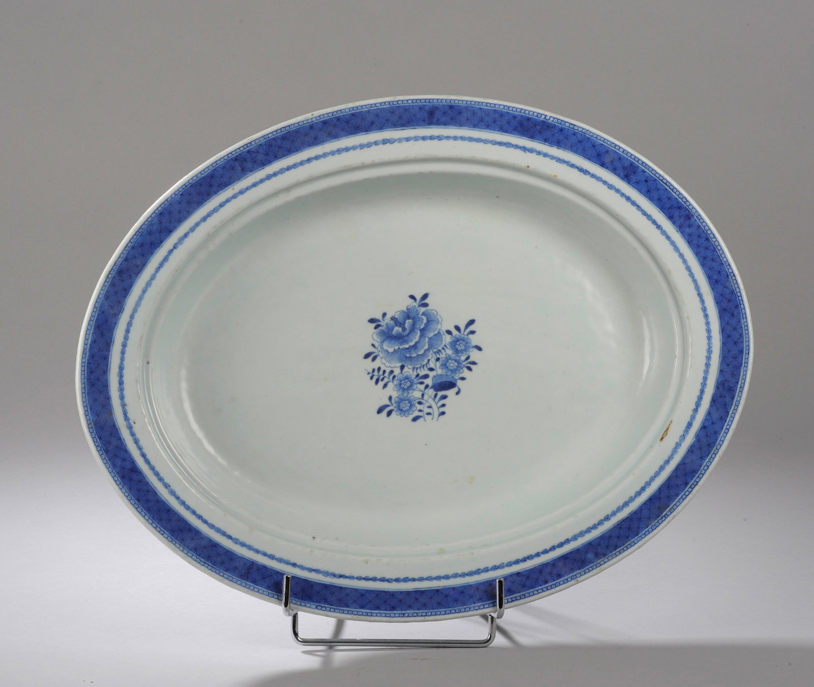 East India Company porcelain plate with cobalt blue underglaze decoration (1 of 1)