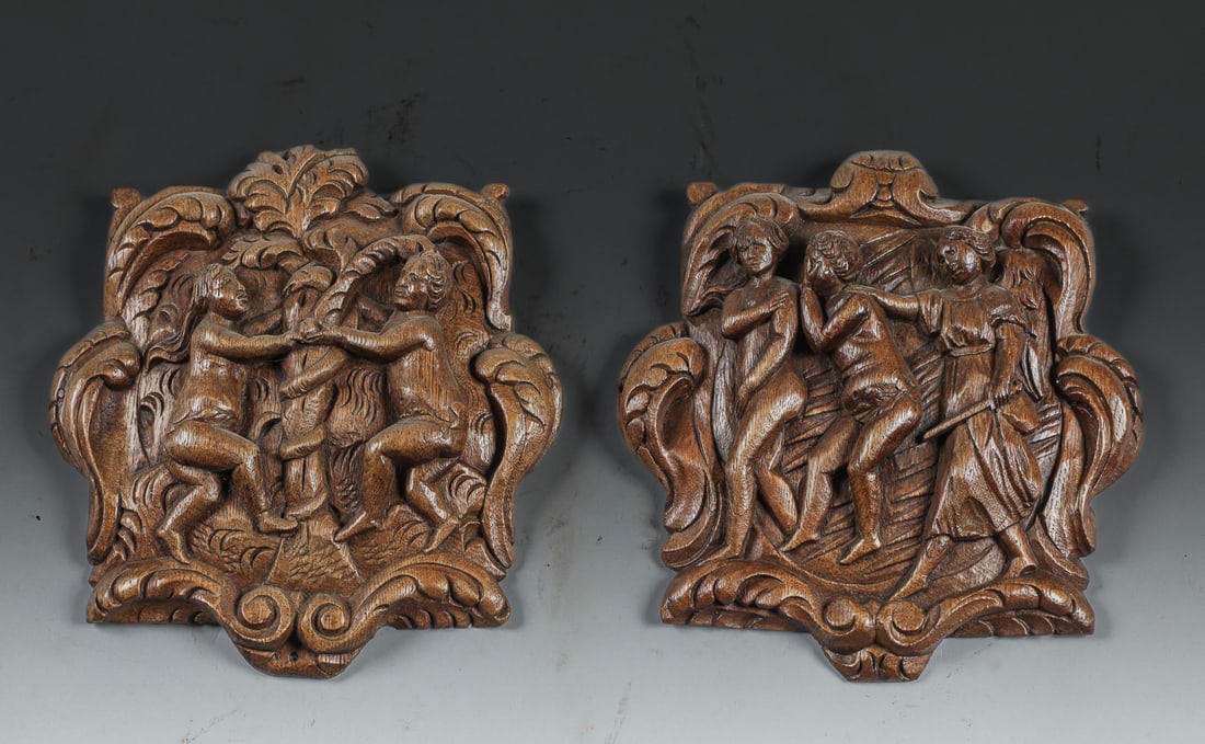 Pair of plaques with Adam and Eve in English oak, Tudor period, 16th century: Framed by polylobed foliage. England. 16th century. 29 x 26 cm. Lot in international warehouse (within the EU). Intra-EU shipment: no import duties apply within the EU. Export permit from the country 
