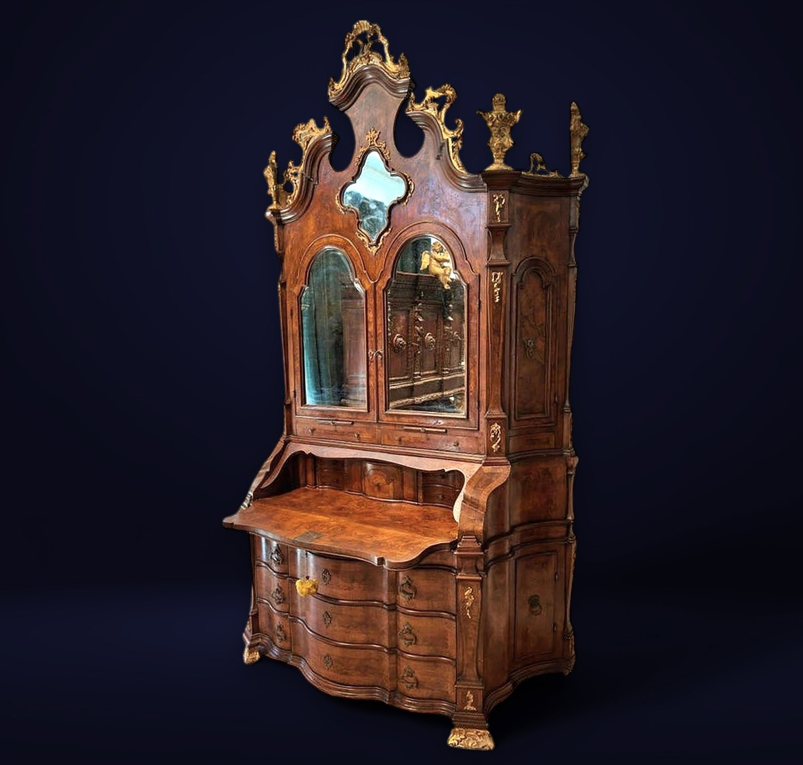 Magnificent Venetian Trumeau, Italy, 19th century: Carved walnut briar, enriched with pure gold-gilded wood carvings from 19th-century Venetian craftsmanship. Dimensions: 280 x 75 x 165 cm.