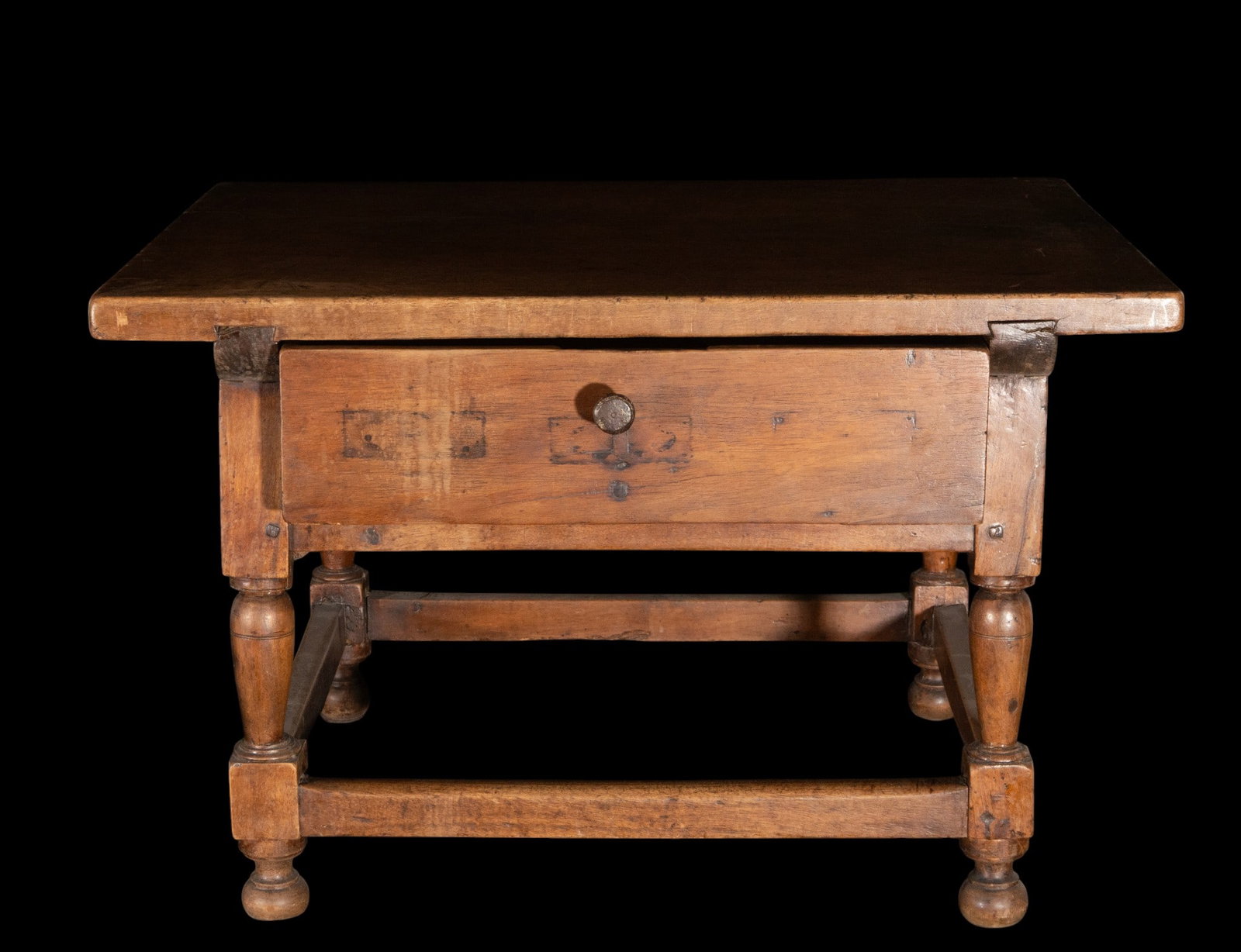 Walnut butcher's table with central drawer, Spanish School, 17th-18th century: Walnut wood. Dimensions: 48 x 74 x 52 cm. Small table with a rectangular top and a front drawer with a central handle, supported by turned legs joined by perimeter crossbars. The structure features si