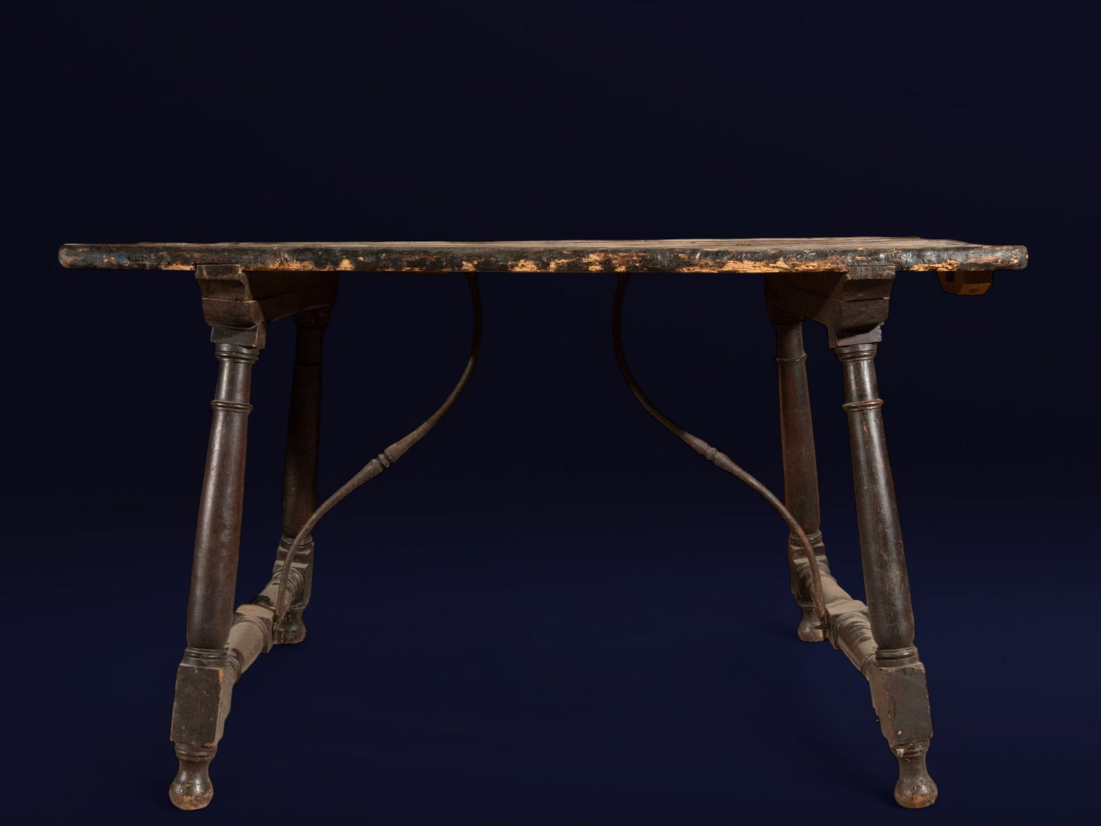 Spanish walnut candle-leg table. Spanish School. 17th century. (1 of 5)