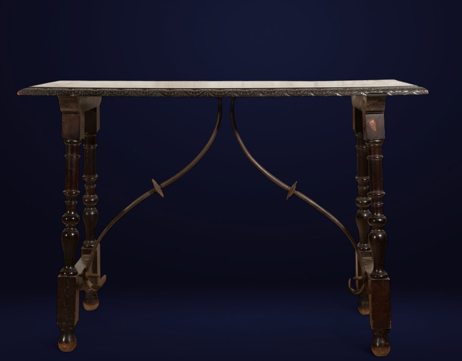 Spanish walnut table. Spanish School. 19th century.: Carved walnut wood. Dimensions: 81 x 121 x 46 cm. 19th-century Spanish table, in the Valeñera style, designed with structural sobriety and functionality. It consists of a rectangular tabletop with st