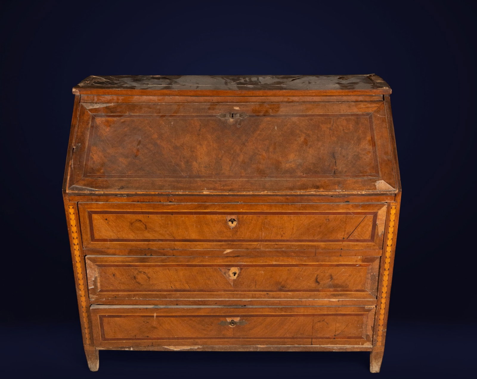 Charles IV Bureau for restoration. Spanish School. 18th century.: Walnut wood and marquetry. Dimensions: 110 x 120 x 59 cm. A Spanish bureau from the time of Charles IV, 18th century, conceived as a folding writing desk with three lower drawers. Its design is based 
