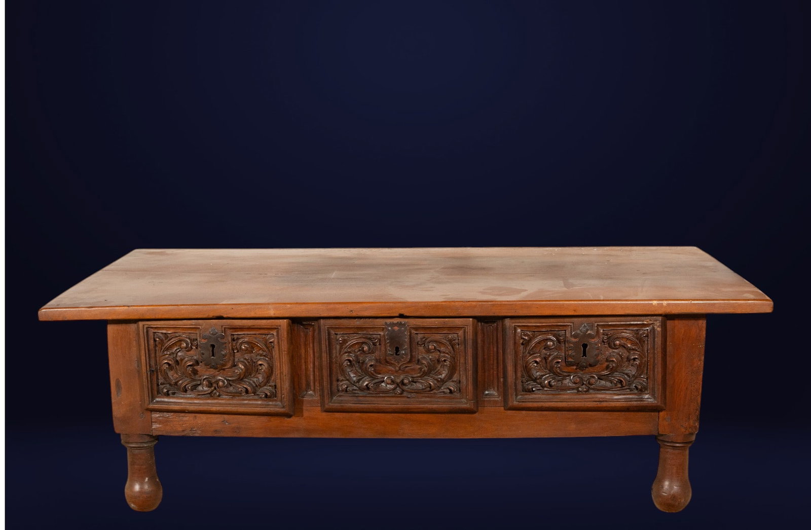 Three-drawer table adapted for the living room. Spanish School. 17th century. (1 of 4)
