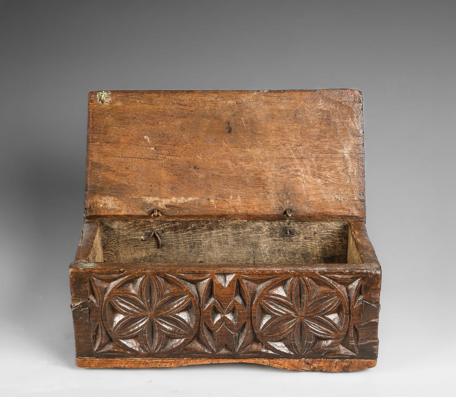 Wooden chest with top opening and carved rosette decoration (1 of 5)