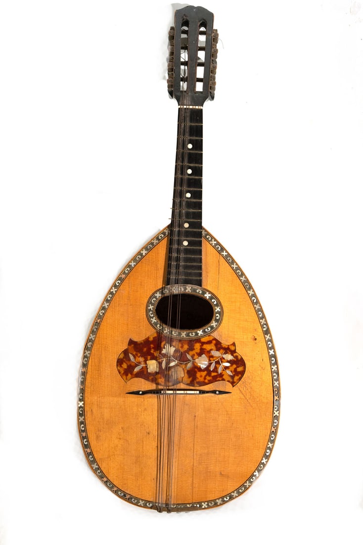 Lute in marquetry of fruit and mother-of-pearl, XIX - XX century: Measurements: 63 x 25 x 8 cm
