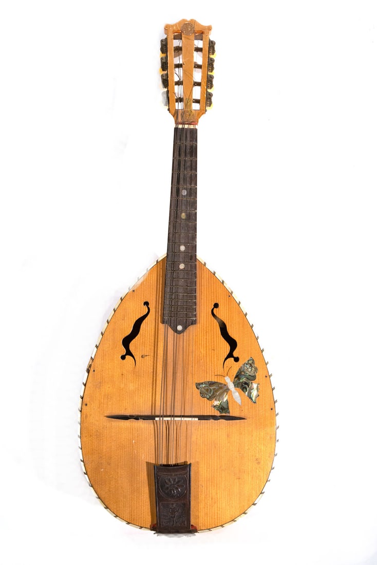 Lute in marquetry of fruit and mother-of-pearl, XIX - XX century: Measurements: 64 x 24 x 6 cm