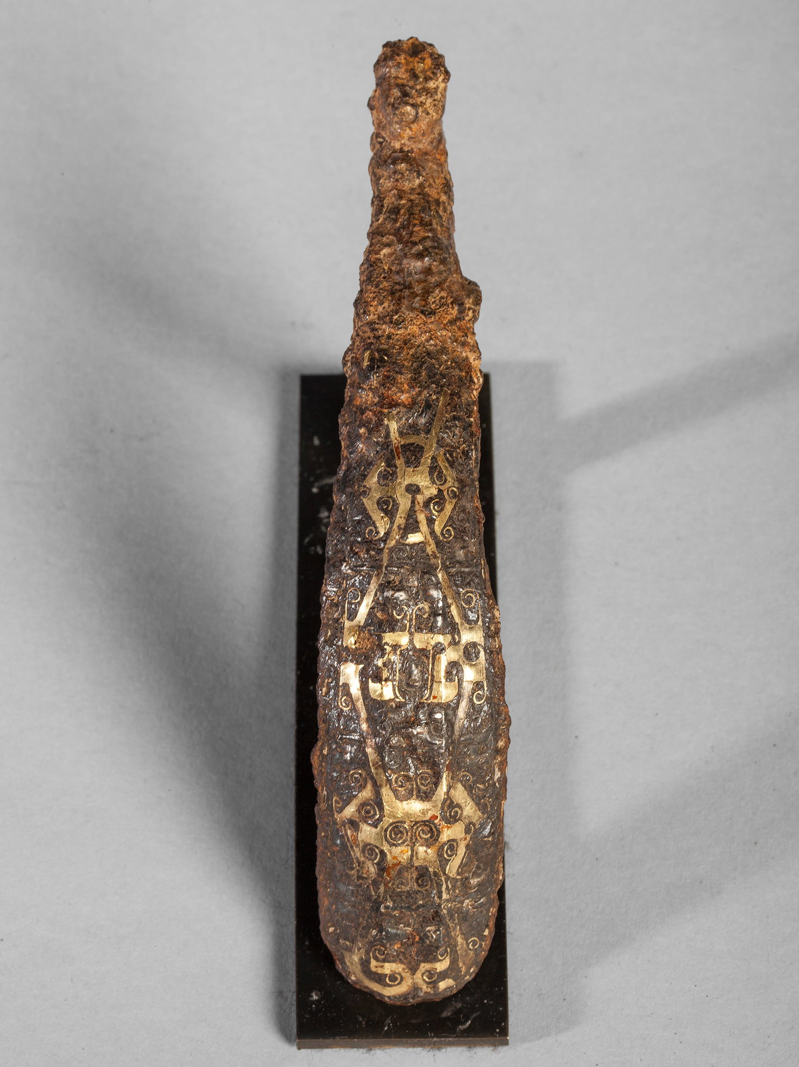 Fibula for fastening clothing with chimera head (1 of 1)