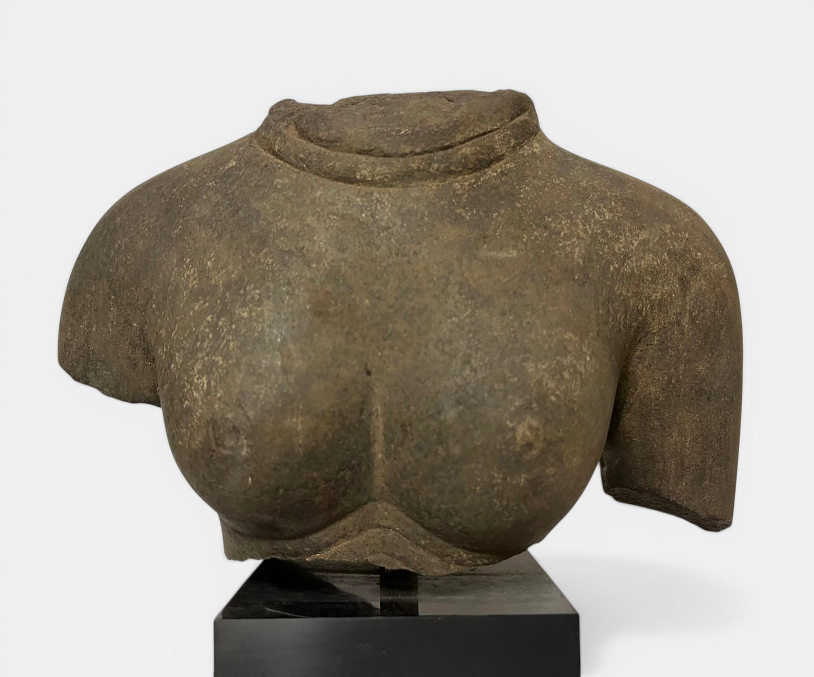 Bust of a female deity, Devata, Apsara or Uma (1 of 4)