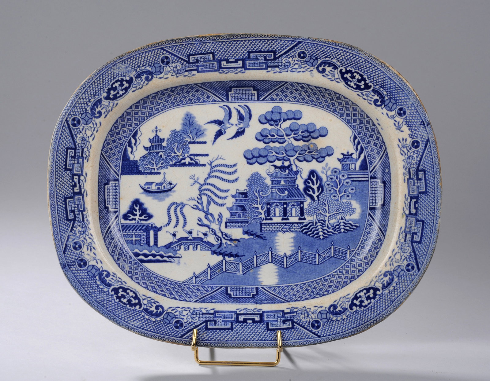 Serving Plate: Staffordshire ou Wedgwood, end XIX?-debut XX? siècle. L 36x29cm. (1 of 1)