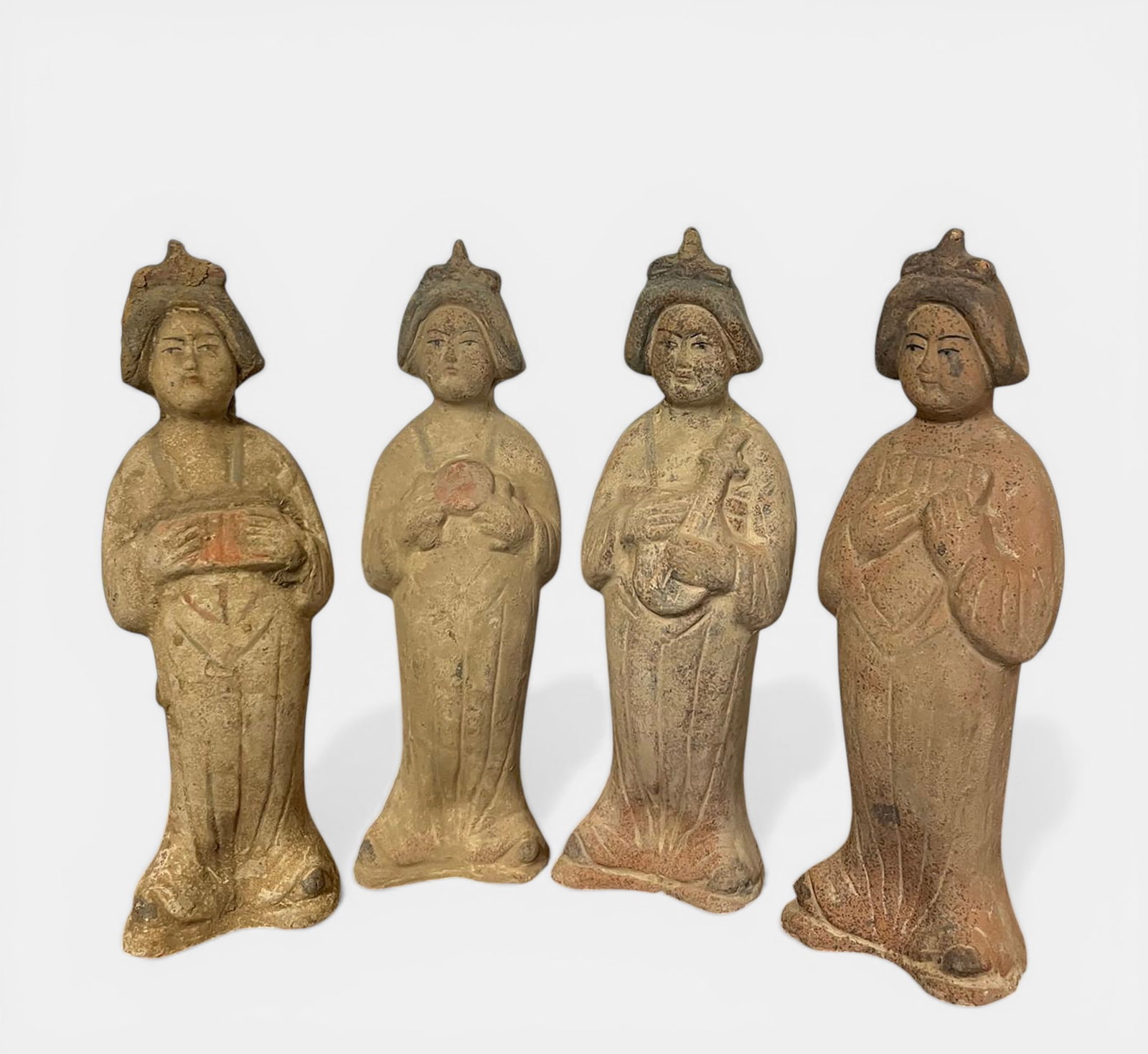 Set of four Chinese figures. Tang Dynasty. 618 to 907. Height 22 cm. (1 of 6)