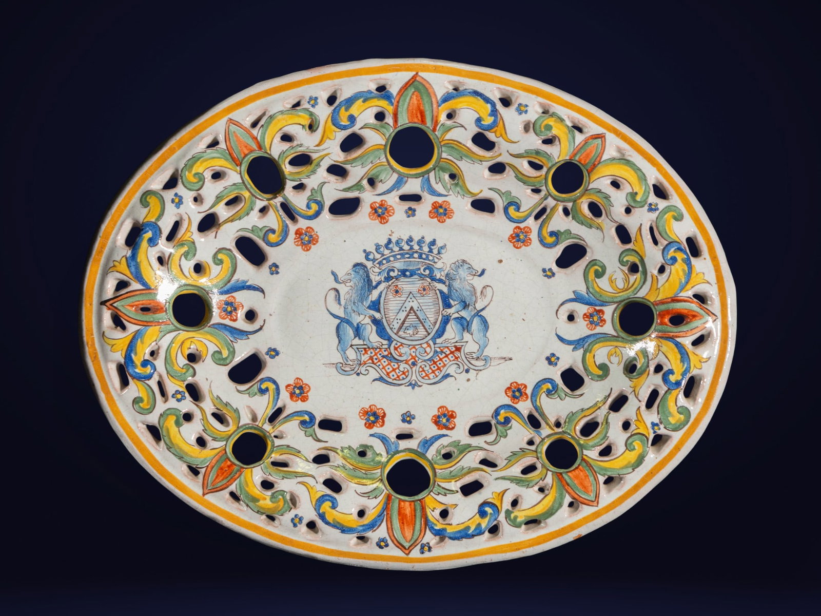 Majolica plate with noble coat of arms, late 18th and early 19th centuries (1 of 7)
