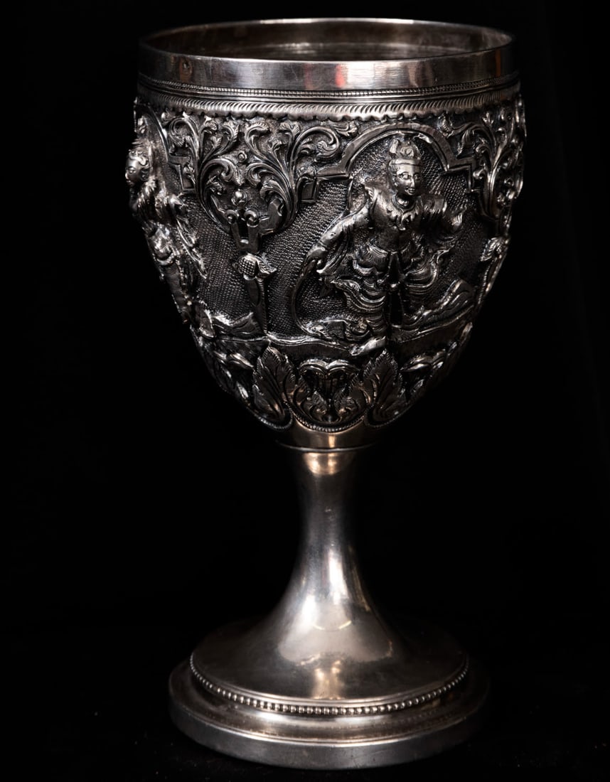 17th century sterling silver cup stamped by John Wakelin and William Taylor, 17th century: Sterling silver cup stamped by John Wakelin and William Taylor with embossed decoration of oriental soldiers. Measurements: 16 x 8 x 8 cm.