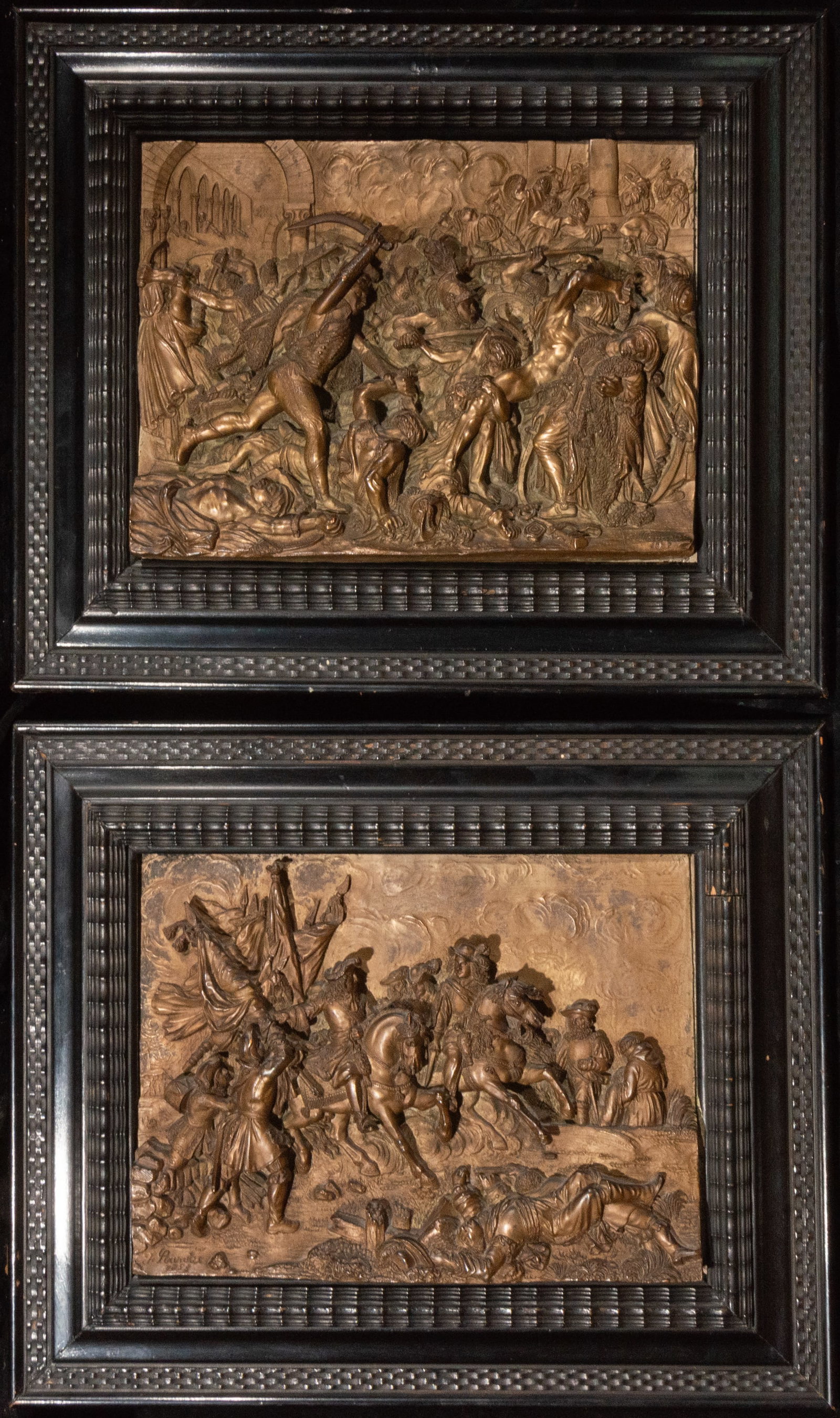 Jean-Baptiste (1891) Lavastre - Pair of bronze battle reliefs signed and dated, European School,: Bronze relief. Measures 36 x 24 cm; 50 x 41 x 4 cm with frame. Two relief compositions with battle scenes, where multiple armed figures fight in the foreground with violent gestures and intense moveme
