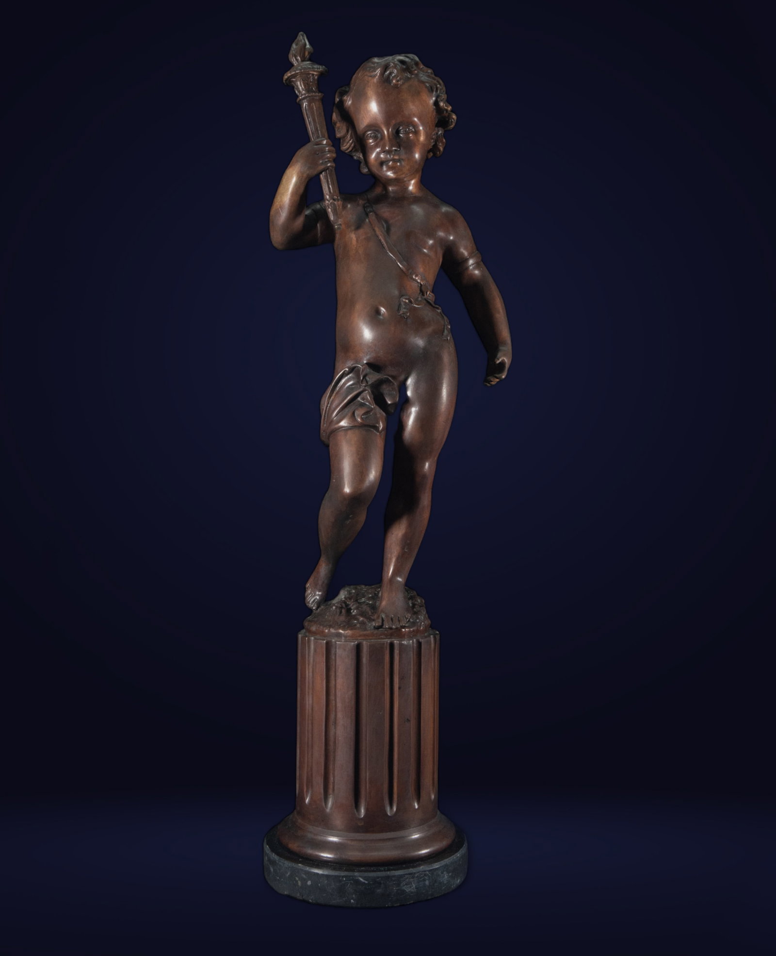Large "Beaux Arts" Cherub Sculpture in patinated bronze, electrified, early 20th century: Measurements: 76 x 22 x 19 cm