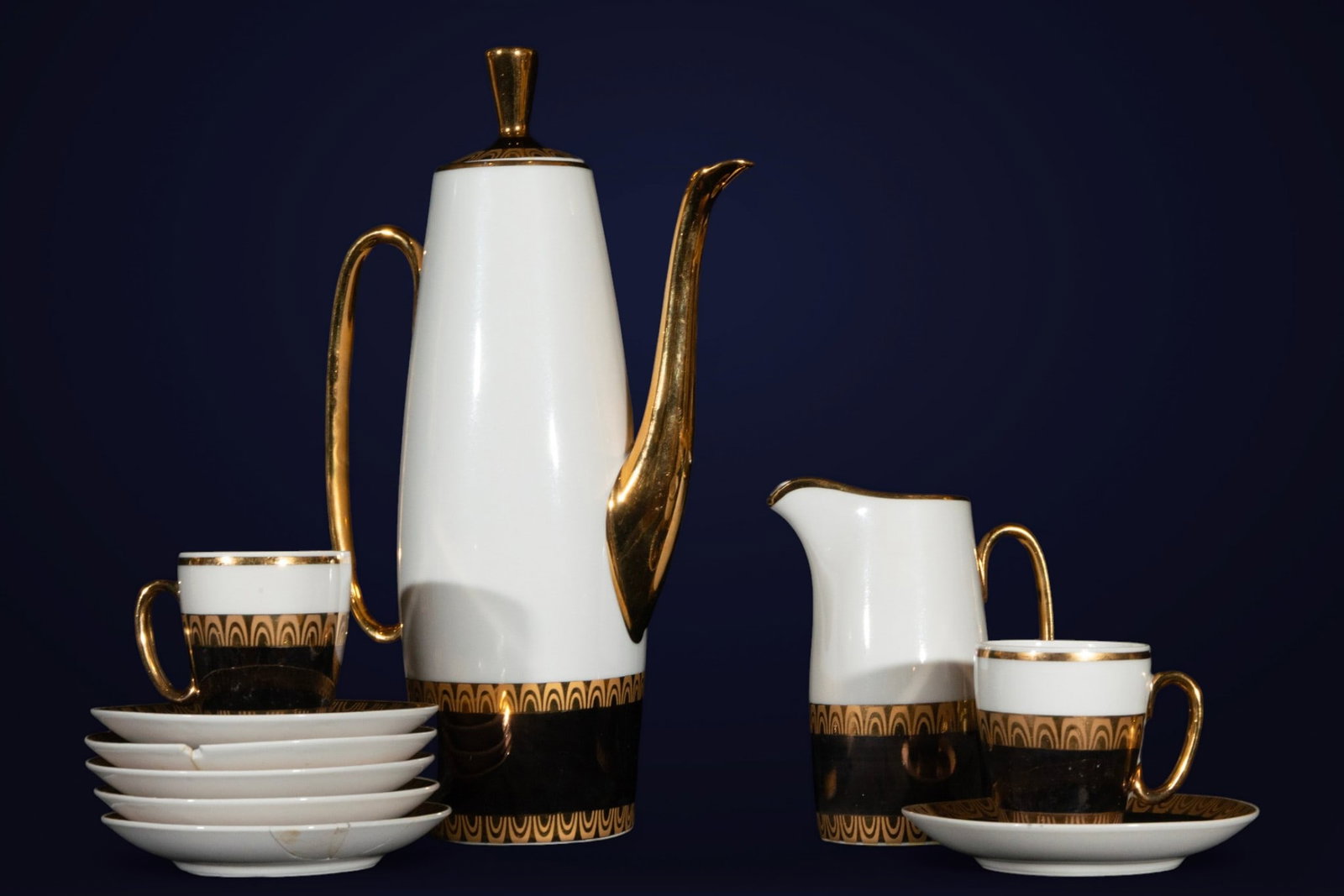 Limoges set in white and gold, French school, 20th century. (1 of 1)